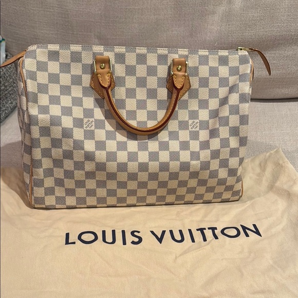 Brown duffel bag with checkered pattern and structured shape - Picture 6 of 8